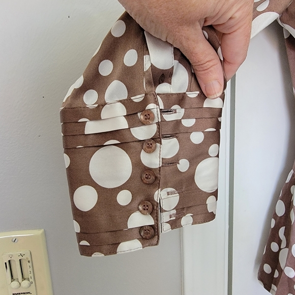 BEBE Silk Blouse Brown Cream Polka Dot Pattern Button Peplum Flared Cuff Size M - Picture 5 of 12